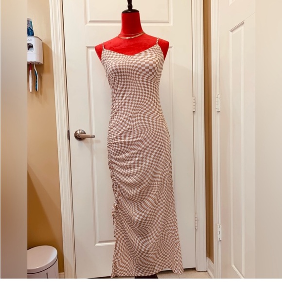 NWT SPAGHETTI STRAP RUCHED MAXI DRESS - Picture 4 of 12